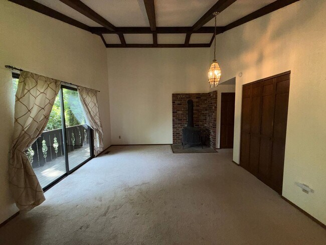 Building Photo - 3 Bed 2.5 Bath in the Heart of Bellevue