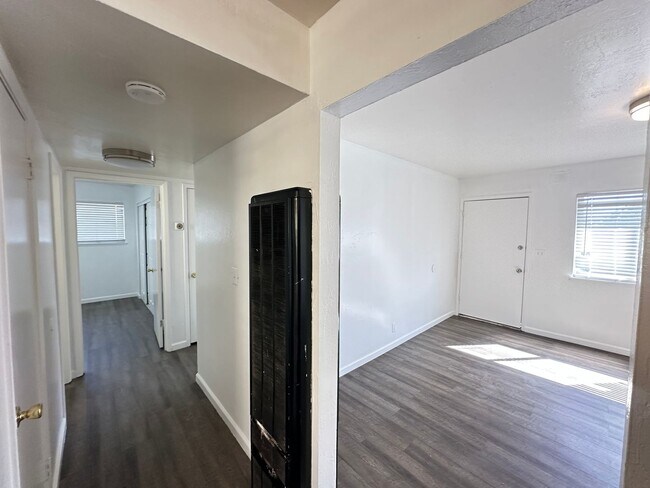 Building Photo - 3408