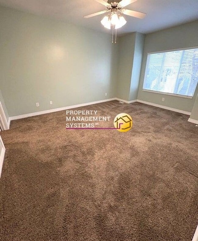 Building Photo - 3 Bedroom Townhome in Layton!