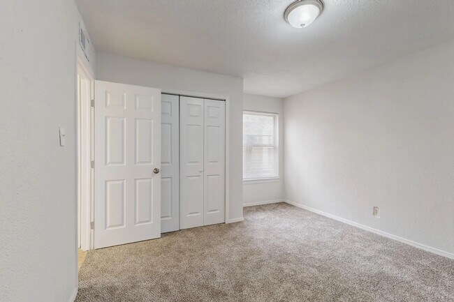 Building Photo - 6005 Fortuna Rd NW