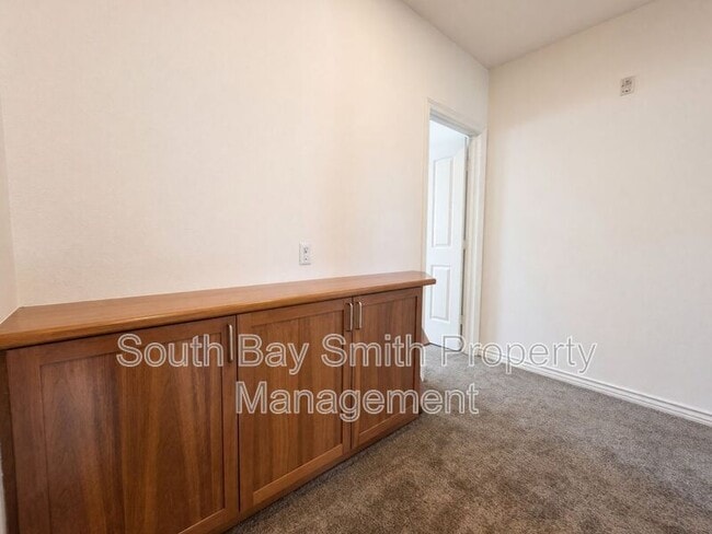 Building Photo - 84 Palos Verdes Blvd