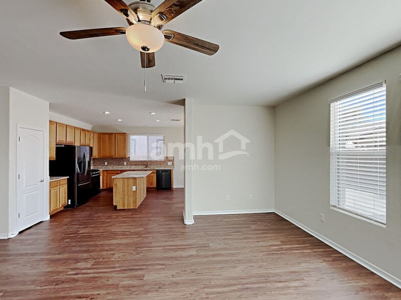 Building Photo - 221 W Vuelta Friso