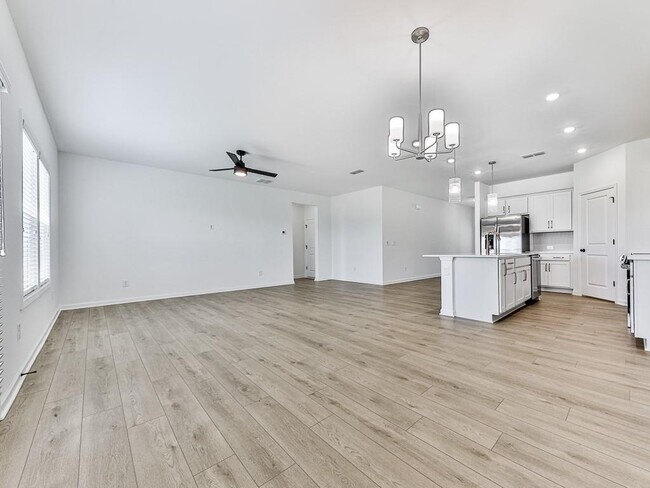 Building Photo - 611 Elwick Ln