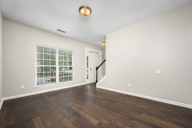 Building Photo - Luxury Townhome at the Boulevard
