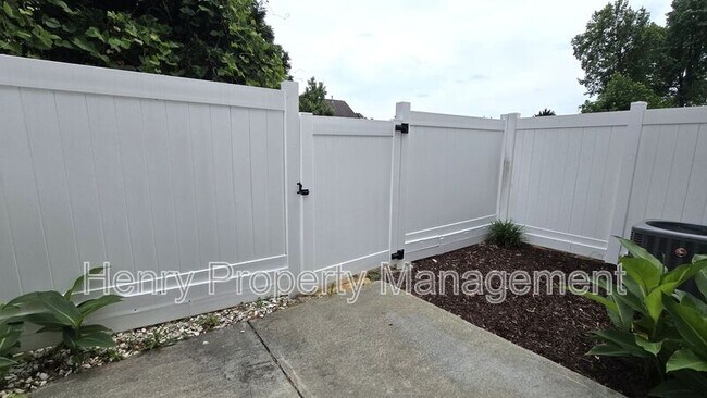 Building Photo - 134 Forthview Way