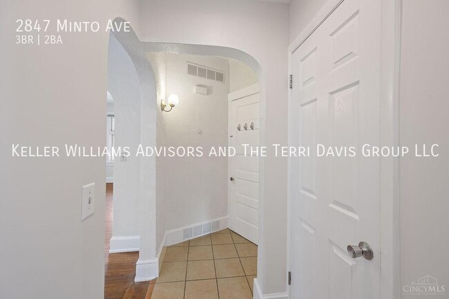 Building Photo - 2847 Minto Ave