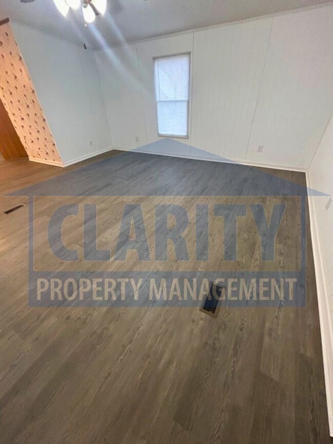 Building Photo - Three bedroom single level home!