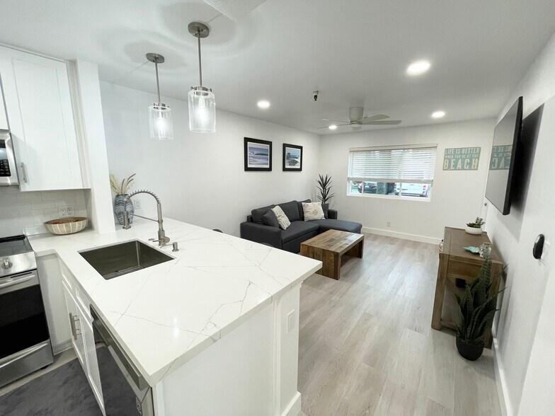 Building Photo - 3830 Avenida Del Presidente