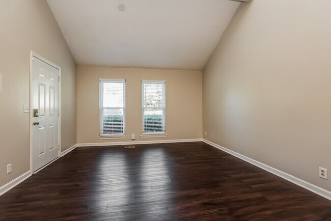 Building Photo - 747 Lake Terrace Dr