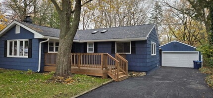 Building Photo - 6921 Clarendon Hills Rd