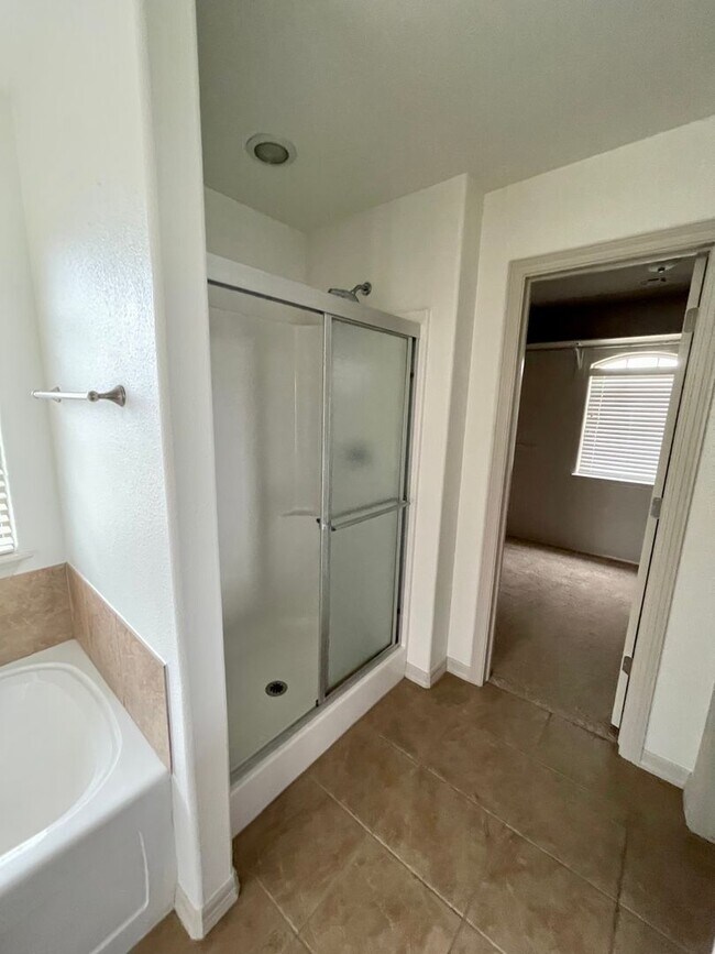 Building Photo - Gorgeous 3 Bedroom/ 2 Bath Home for Rent i...