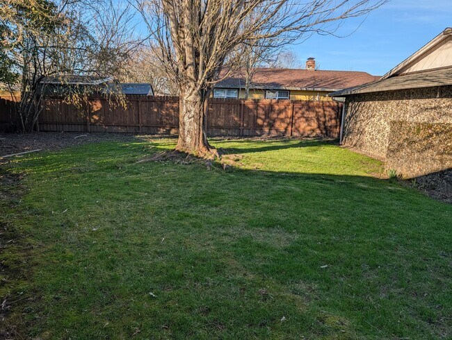 Building Photo - 665 NE 26th St