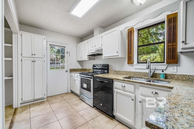 Building Photo - 500 Pomelo St