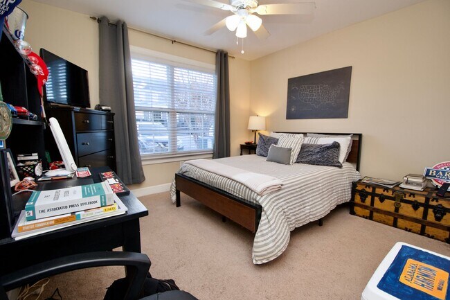 Building Photo - Spacious 3-Bedroom Condo Near Auburn University!