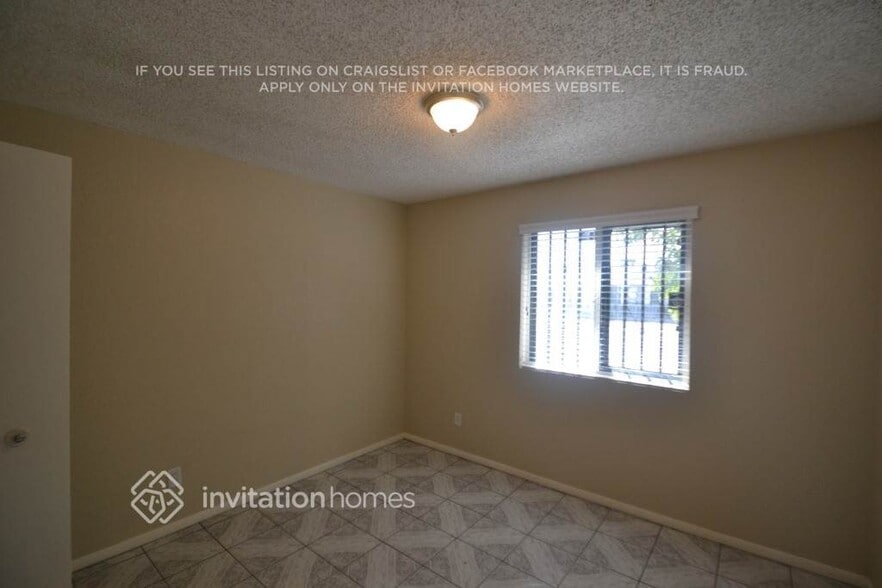 Building Photo - 6116 W Claremont St