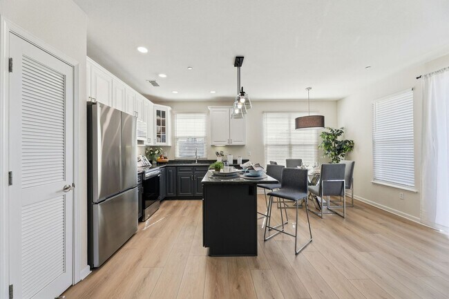 Building Photo - Modern 2 bedroom, 2 bathroom condo at the Villa Fontana Community in West San Jose