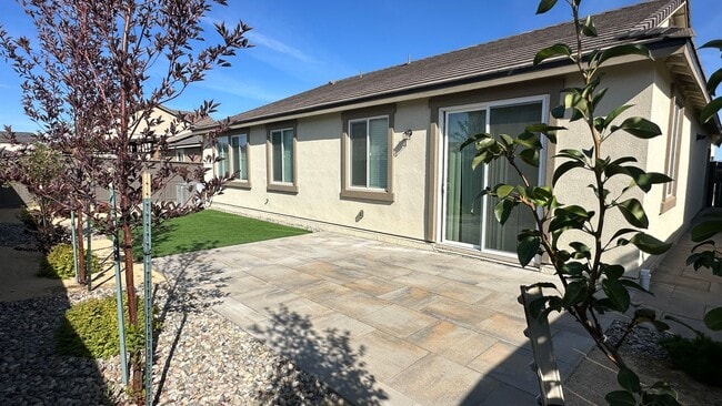 Building Photo - 2032 Frst Grv Ln