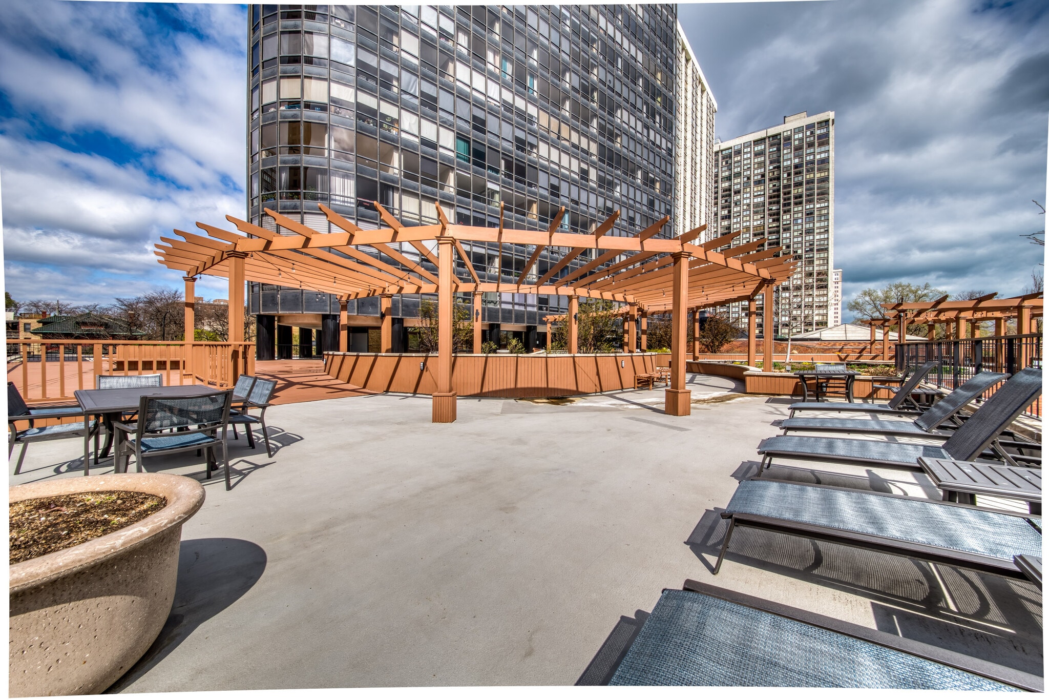 Building Photo - 5415 N Sheridan Rd