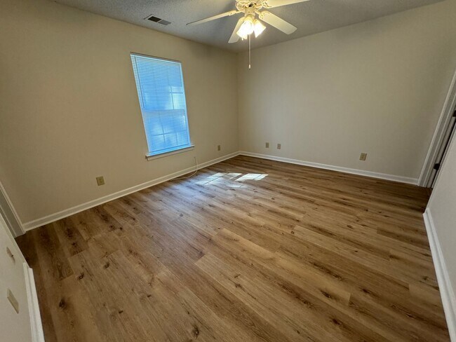 Building Photo - 32 Wilma Dr NW