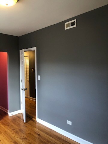 Building Photo - 647 N Hamlin Ave