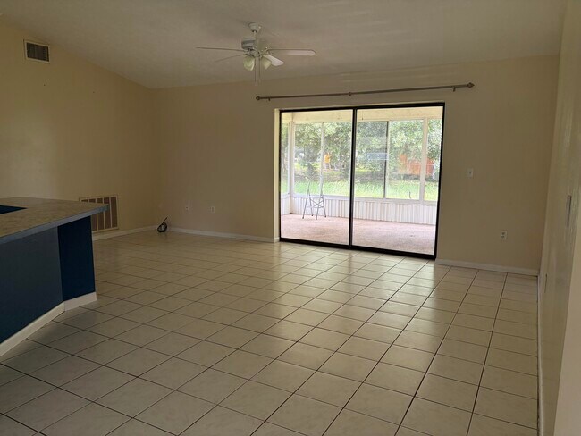 Building Photo - 4612 Boabadilla Ave