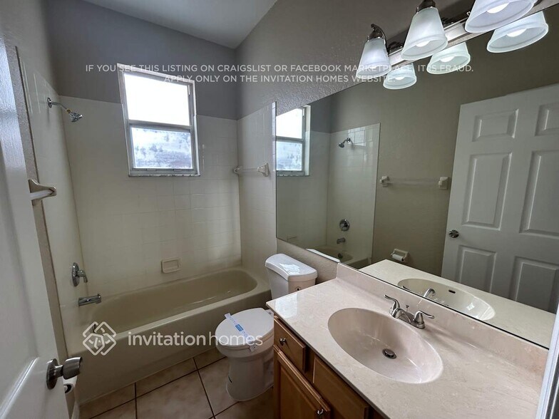 Building Photo - 1613 Loriana St