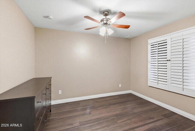 Building Photo - 6101 E Greenway Ln