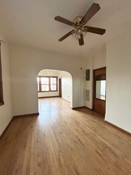 Building Photo - 2827 N Milwaukee Ave