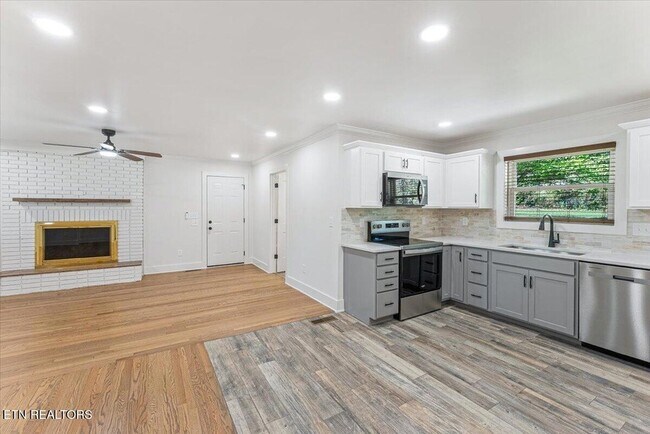 Building Photo - 221 Medford Rd