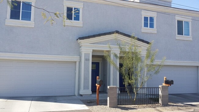 Primary Photo - 1341 E Polk St