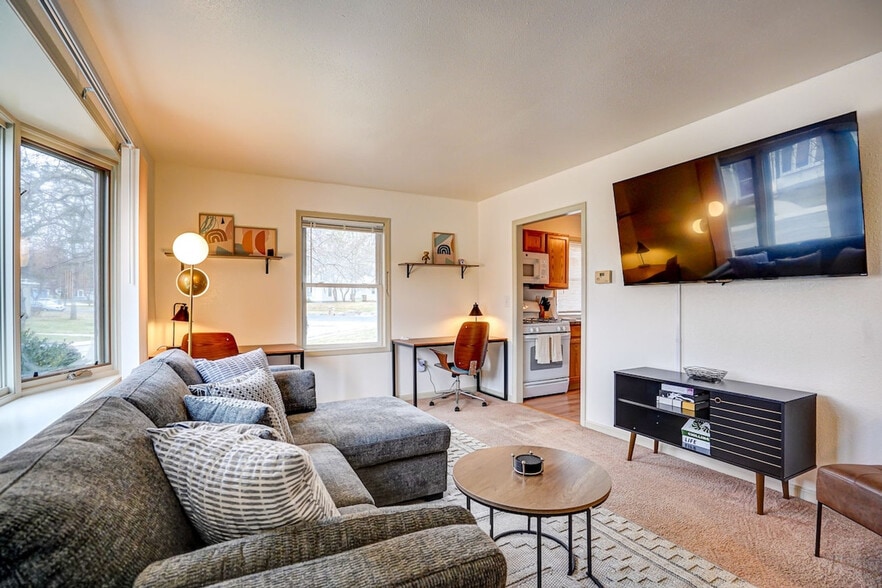 Building Photo - 5123 University Ave