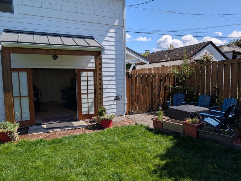 Private patio and fenced yard - 3240 29th Ave W