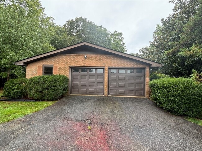 Primary Photo - 115 Sharon Dr