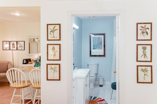 Building Photo - 519 28th St