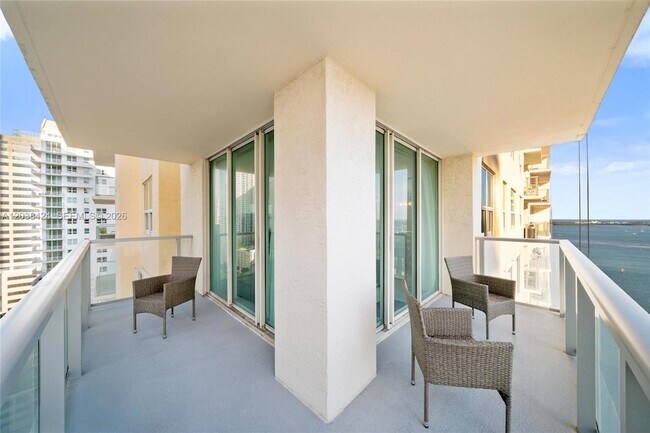 Building Photo - 1155 Brickell Bay Dr