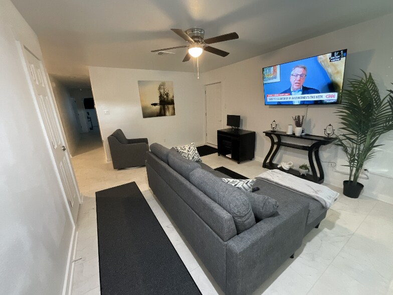 Building Photo - 1301 E Avenue G