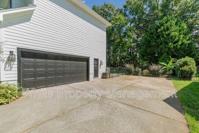 Building Photo - 4321 Esherwood Ln