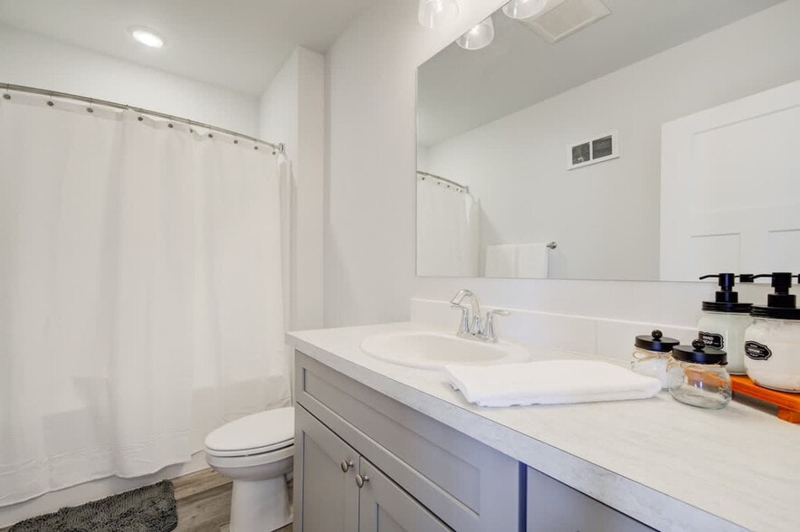 Building Photo - 5242 Fallon St