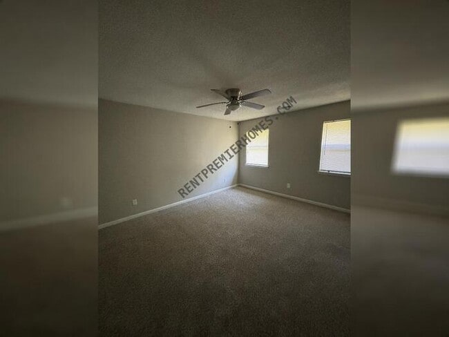 Building Photo - 205 Otter Pl