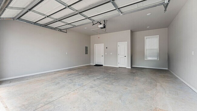 Building Photo - 2403 S 31st St
