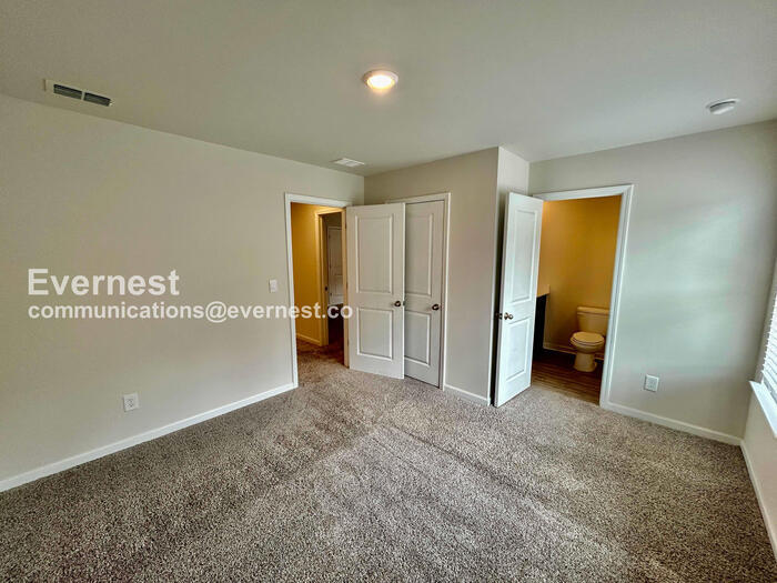 Building Photo - 322 Timberland Ave