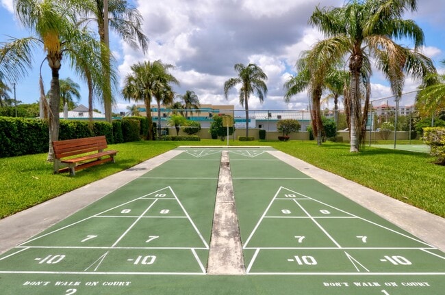 Building Photo - 717 S US Hwy 1