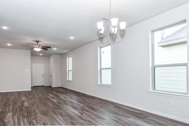 Building Photo - 826 Wembley Wood Wy