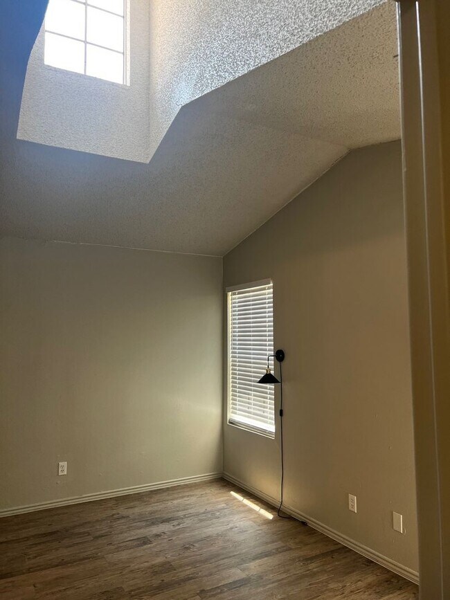 Building Photo - 405 Fantail Loop