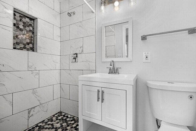 Building Photo - Beautifully Renovated 4 Bedroom 2.5 Bathroom Rental in McElderry Park VOUCHER Holders Wanted