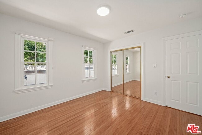 Building Photo - 424 12th St
