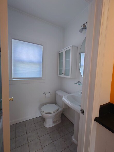 Building Photo - 11 Hinckley St