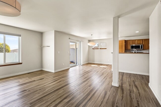 Building Photo - House in West Valley!