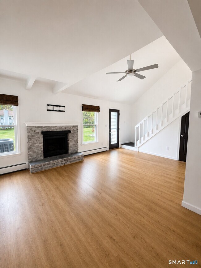 Building Photo - 10 Evergreen Pl