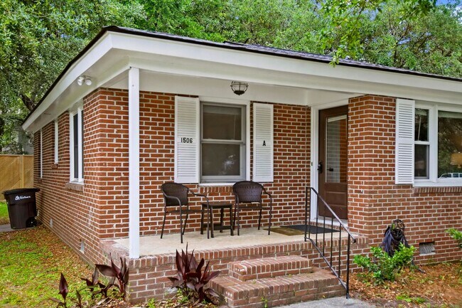 Building Photo - Available September 1st. Beautiful FULLY F...
